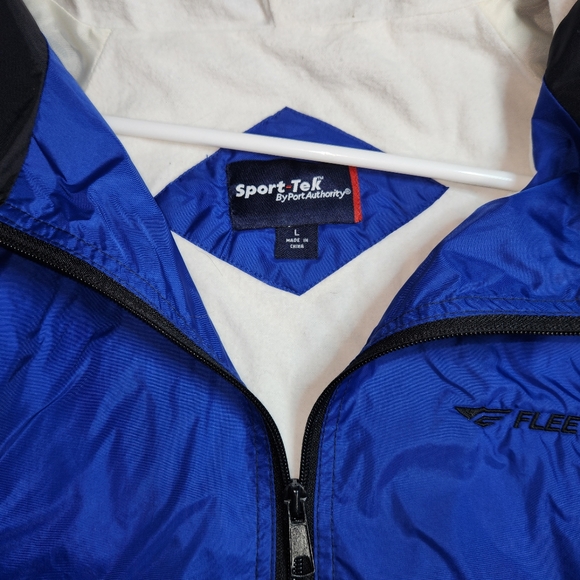 Port Authority Pullover Windbreaker, Fleetwood RV - Picture 5 of 9